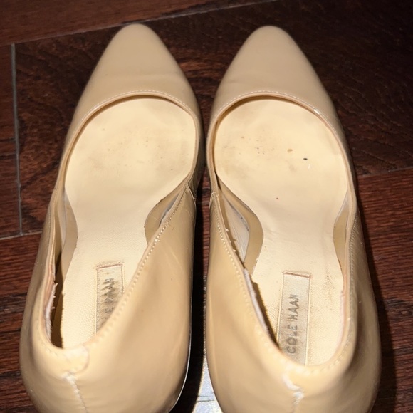 COLE HAAN Women’s Nude Almond Toe Heels Size 7.5 - Picture 6 of 6